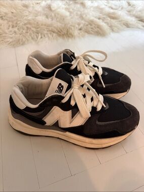 New Balance 57/40 Sneakers Size 8